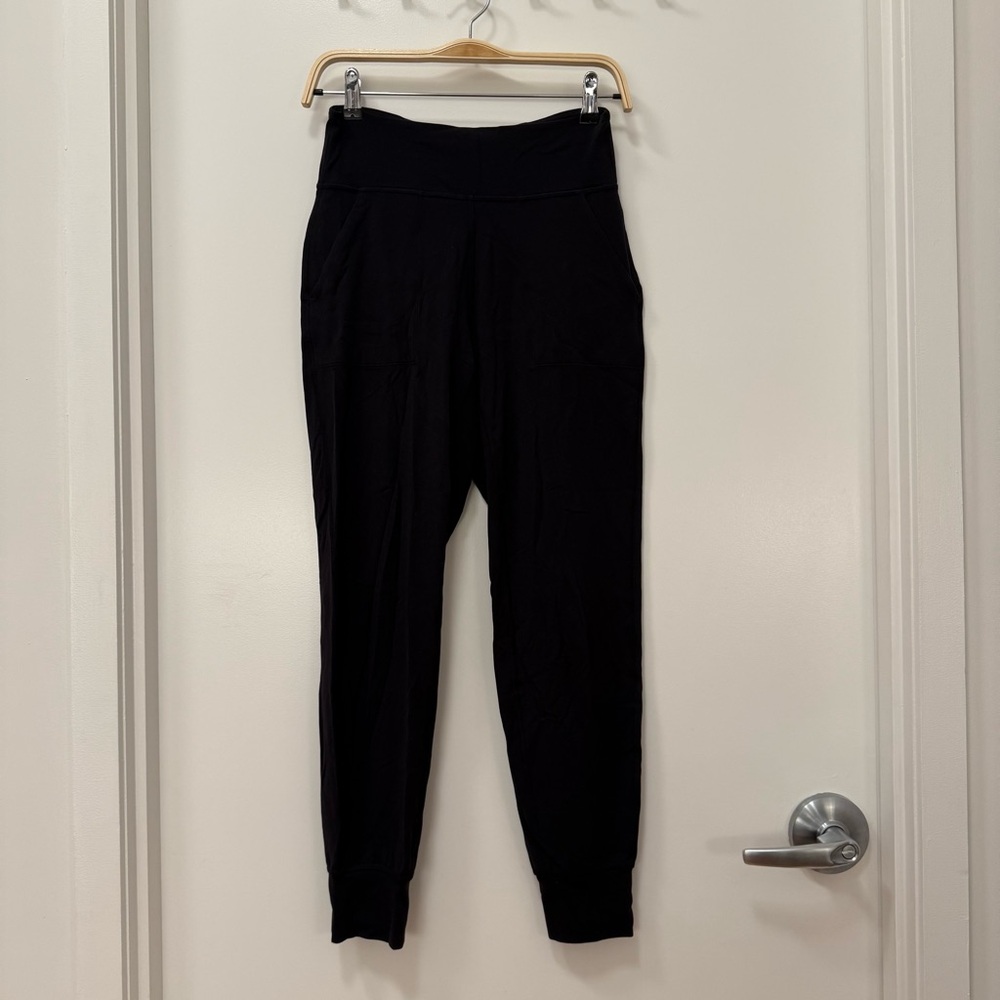 NWOT Align Black Joggers - Size 6 - Lululemon
